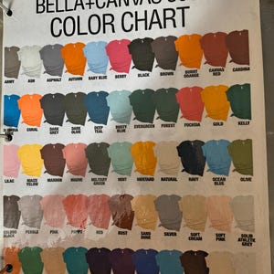以下が含まれることがあります： Bella+Canvas 3001 Tシャツの色見本で、さまざまな色が表示されています。ArmyからWhiteまで、各色がサンプルTシャツで表現されています。「BELLA+CANVAS 3001 COLOR CHART」というテキストが上部にあります。
