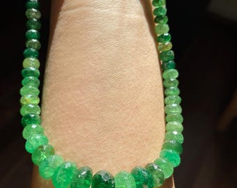 Rara collana di perle di tsavorite naturale di grandi dimensioni da 4-10,6 mm, lunga 50 cm, colore verde sfumato intenso, non trattata, chiusura in argento sterling 925.
