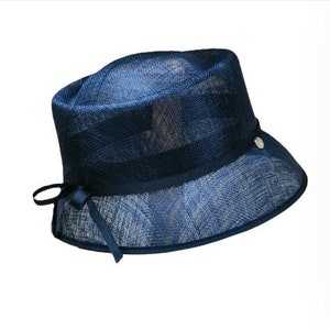 Dames Damesmode Hoed Kentucky Derby Kerk Bruiloft Concave Top Hennepgaren Materiaal Boog Stijl Vrouwelijke Retro Eenvoudige Wastafelhoed
