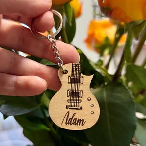 Engraved Wood Electric Guitar Keychain: Personalized Music Gift