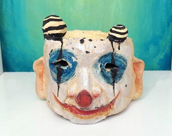 Ciotola in argilla fatta a mano a forma di inquietante faccia di clown, porta caramelle spettrale per Halloween, vaso macabro