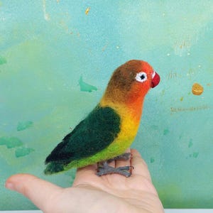 Handmade Needle Felted Lovebird Figurine – Wool Parrot Sculpture – Unique Bird Gift – Miniature Animal Art - fischer bird - ooak animal art