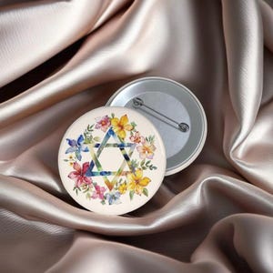 Star of David Flower Pin – Watercolor Israel Support Button – Am Israel Chai Badge – Jewish Pride Gift – Zionist Floral Judaica Accessory