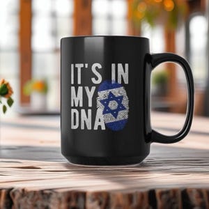 Caneca de cerâmica com o símbolo do orgulho judaico, ideal para presentear ele, ela ou para um Bar Mitzvá adulto.