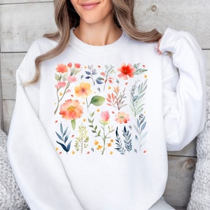 Wildflower Sweatshirt, Floral Sweatshirt, Flower Sweatshirt, Plant Lover Gift, Vintage Floral Sweatshirt, Wild Flowers Sweatshirt, Plant Mom