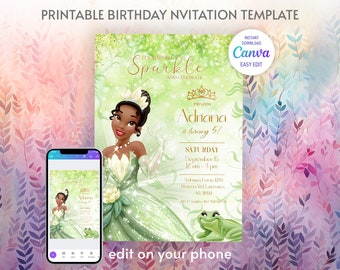 Peut inclure: Modèle d'invitation d'anniversaire imprimable avec un design vert et or et une image de dessin animé de la princesse Tiana du film de Disney La Princesse et la Grenouille. Le texte indique "Il est temps de briller et de célébrer la princesse Adriana a 5 ans !" avec des détails sur la fête, y compris la date, l'heure et le lieu.