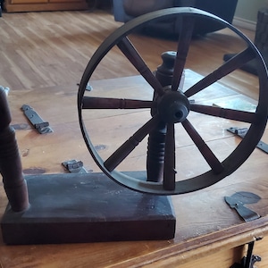 Primitive tabletop spinning wheel
