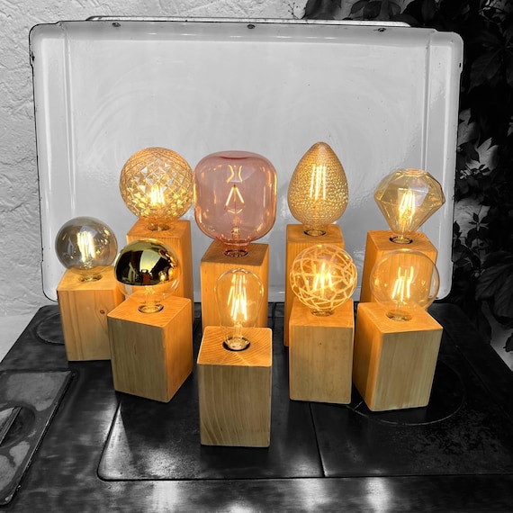 Tischlampe KLOTZER | Handgefertigte Holzlampe - Ideal als vintage Nachtischlampe oder Schreibtischlampe
