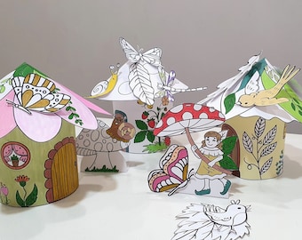 Op de afbeelding: Een set van vijf papieren feeën huisjes, elk met een uniek ontwerp. De huisjes zijn versierd met vlinders, vogels en bloemen. Eén huisje heeft een paddenstoelendak en een slak aan de zijkant. Een ander huisje heeft een rode en witte paddenstoelparasol met een fee die hem vasthoudt. De huisjes zijn allemaal van papier en klaar om in elkaar te zetten.