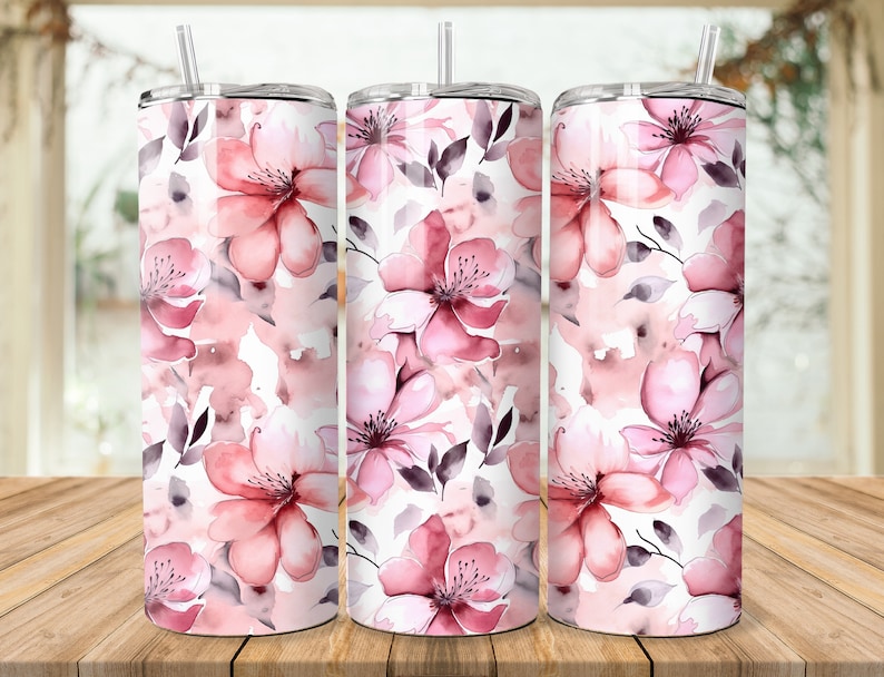 Puede incluir: Tres vasos de acero inoxidable con dise&ntilde;os florales de acuarela rosa y gris. Los vasos tienen tapas y pajitas.