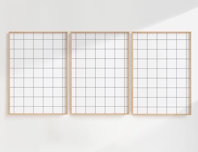 Peut inclure: Trois impressions encadr&eacute;es en bois avec un motif de grille noire sur fond blanc.