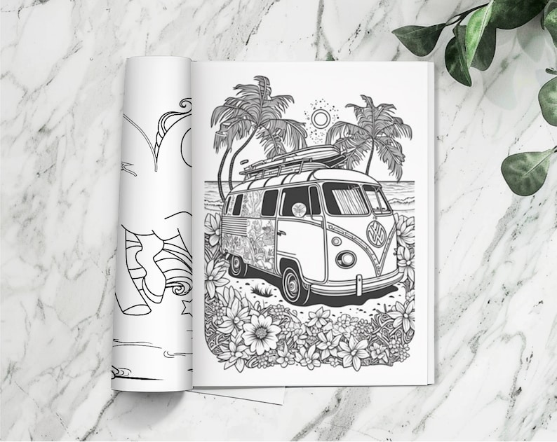 以下が含まれることがあります： 花畑に駐車した、サーフボードを載せたビンテージバンを描いた白黒の線画イラスト。バンは花柄のデザインとフロントにVWロゴが描かれている。