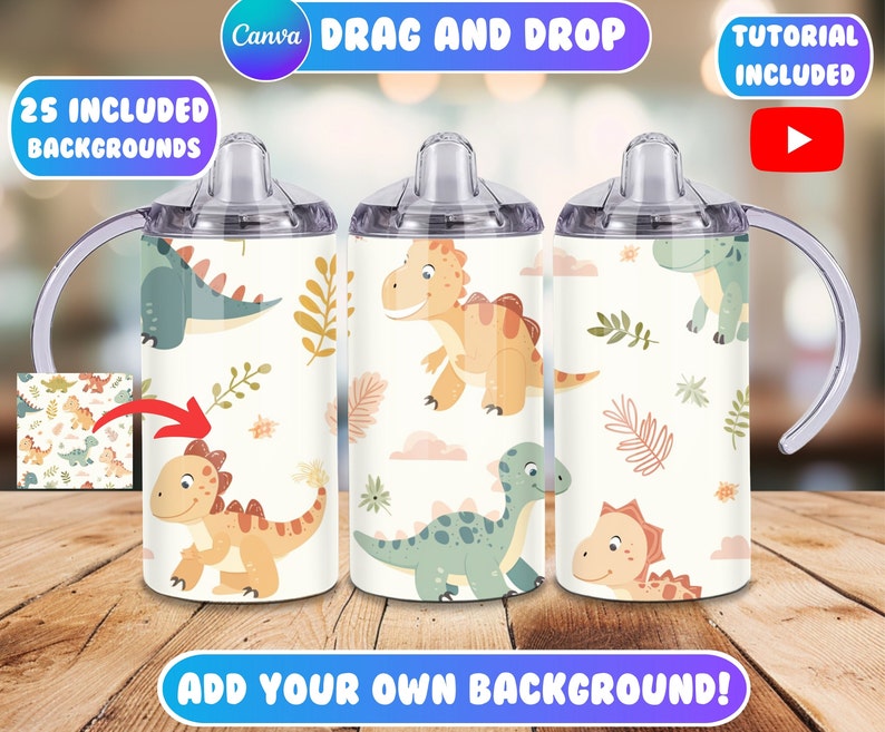 Peut inclure: Trois gobelets &agrave; bec blancs avec des illustrations de dinosaures et des poign&eacute;es transparentes. Les gobelets pr&eacute;sentent un motif r&eacute;p&eacute;t&eacute; de dinosaures de dessins anim&eacute;s, de feuilles et de nuages. Le texte comprend "Canva Drag and Drop".