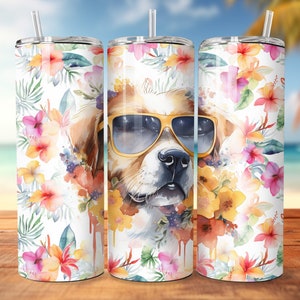 Puede incluir: Tres vasos de acero inoxidable con fondo blanco y un dise&ntilde;o de acuarela de flores tropicales y un perro con gafas de sol.