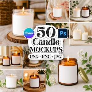 Puede incluir: Una colección de velas encendidas en frascos de vidrio con etiquetas blancas. La imagen incluye varias maquetas de velas, con el texto "50 Candle Mockups" y los logotipos de Canva y Photoshop. Las velas están sobre superficies de madera.
