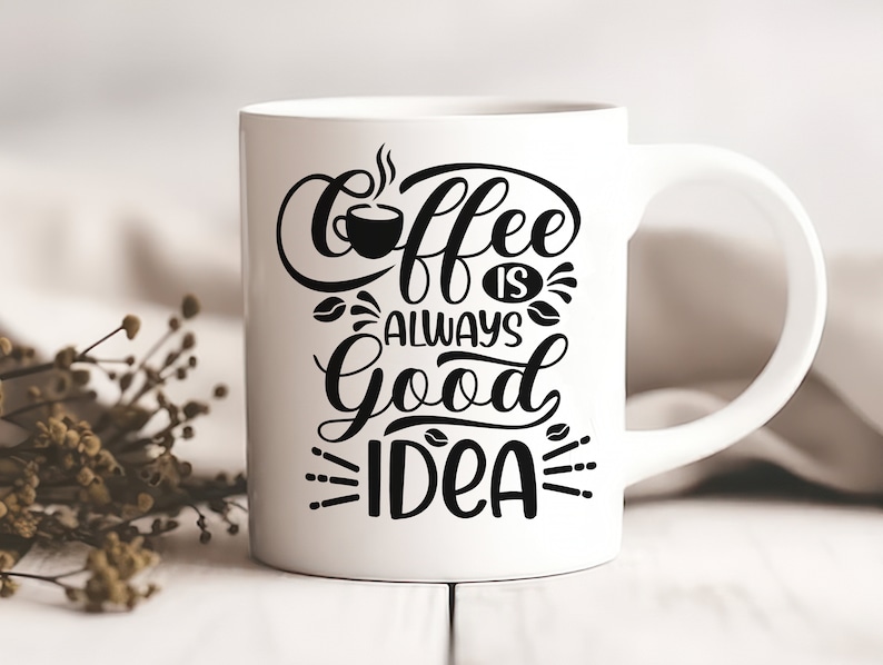 K&ouml;nnte beinhalten: Wei&szlig;e Keramik-Kaffeetasse mit schwarzer Aufschrift "Coffee is always a good idea".