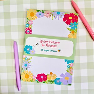 Frühlingsblumen Notizblock A5: Pastellfarben, 50 Blatt Schreibtischunterlage