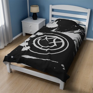 Blink-182 Beat Dreamer: Black & White Velveteen Plush Blanket (3 Sizes)