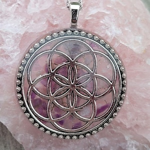 Colgante de Orgonita Sagrada – Flor de la Vida y Piedras Naturales