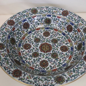 A Large Doucai Gilt Porcelain Washbowl, Qianglong Mark image 1