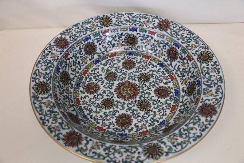 A Large Doucai Gilt Porcelain Washbowl, Qianglong Mark image 1