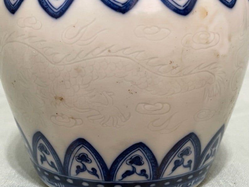 Chinese Antique Blue and White porcelain vase image 6