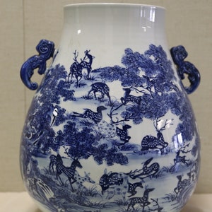 A Blue and White Hundred Deer HU Vase, 19th Century, H 49cm image 9