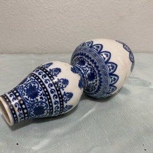 Chinese Antique Blue and White porcelain vase image 2