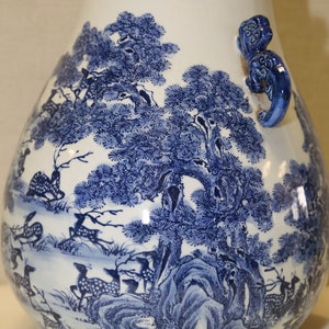 A Blue and White Hundred Deer HU Vase, 19th Century, H 49cm image 8