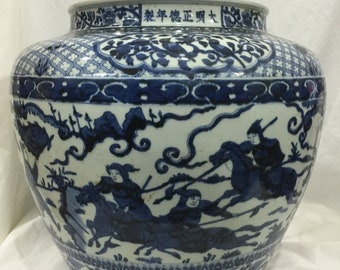 A Blue and White Porcelain Jar, 17th/18th Century, H 40cm