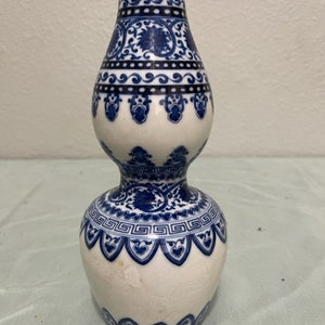 Chinese Antique Blue and White porcelain vase image 10