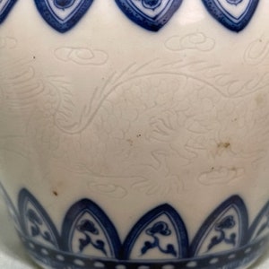 Chinese Antique Blue and White porcelain vase image 7