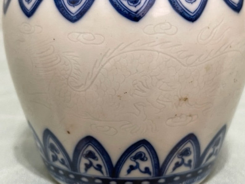 Chinese Antique Blue and White porcelain vase image 7