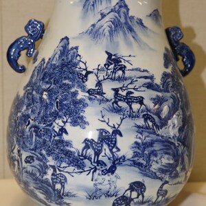 A Blue and White Hundred Deer HU Vase, 19th Century, H 49cm image 6