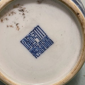 Chinese Antique Blue and White porcelain vase image 5