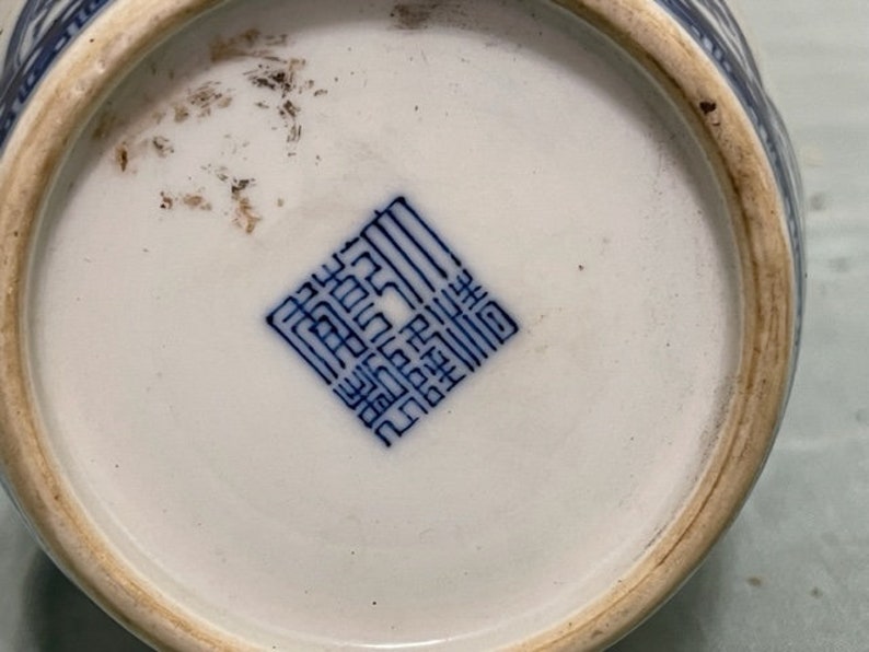 Chinese Antique Blue and White porcelain vase image 5