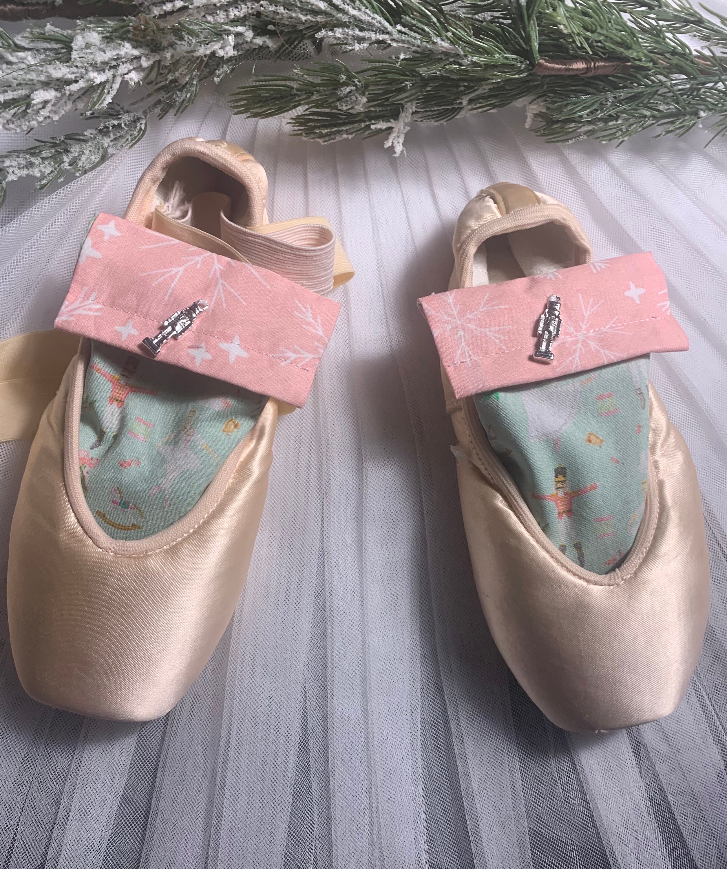 Sewing Kit for Ballet Pointe Shoes, With Ribbons, Elastics