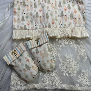 Pointe Shoe Dryer *Toasted vanilla scented. Adorable Nutcracker/stripe fabric and bow charms.
