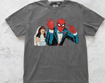 Camiseta unisex vintage de Spider-Man con estampado de "Casados" (para parejas), camiseta divertida de Disney y Marvel, camiseta de MJ de la marca New Day, colores cómodos con portada de cómic