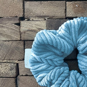 Chouchou cheveux scrunchie velours côtelé bleu ciel imagem 2