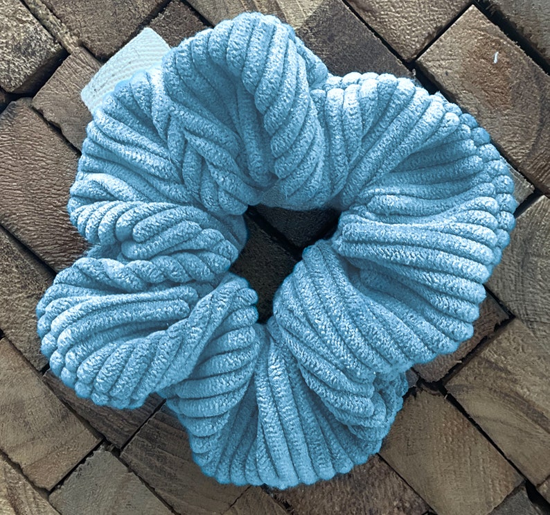 Chouchou cheveux scrunchie velours côtelé bleu ciel imagem 6