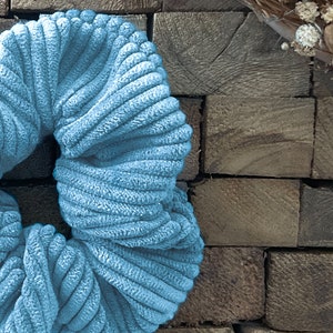 Chouchou cheveux scrunchie velours côtelé bleu ciel imagem 9