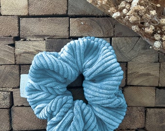 Chouchou cheveux scrunchie velours côtelé bleu ciel