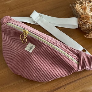 Alte rosa Cord-Gürteltasche