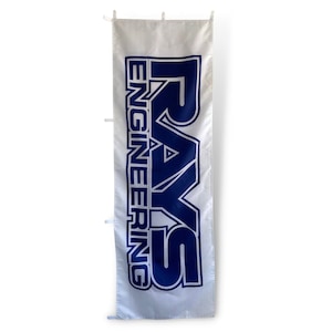 Peut inclure: Bannière blanche avec du texte bleu qui dit "RAYS ENGINEERING" dans une police de caractères audacieuse et stylisée.