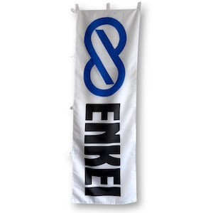Peut inclure: Bannière blanche avec un symbole infini bleu et le mot "ENKEI" en lettres noires.