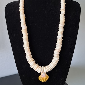 Autentica collana Hawaii Puka con Sunrise Shell.