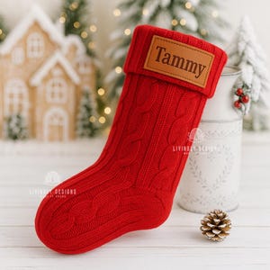 Personalisierter Weihnachtsstrumpf gestrickt: Personalisierter Lederaufnäher mit Gravur