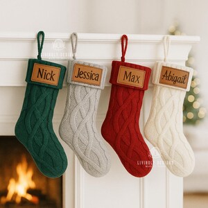 Personalisierter Weihnachtsstrumpf gestrickt: Personalisierter Lederaufnäher mit Gravur