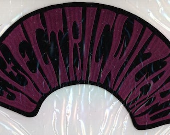 Parche trasero con el logo semicircular morado de Electric Wizard